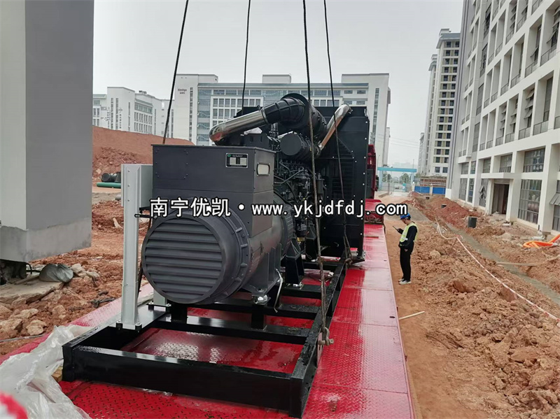 2024年11月6日，南寧項(xiàng)目1120KW上柴發(fā)電機(jī)組到貨安裝調(diào)試